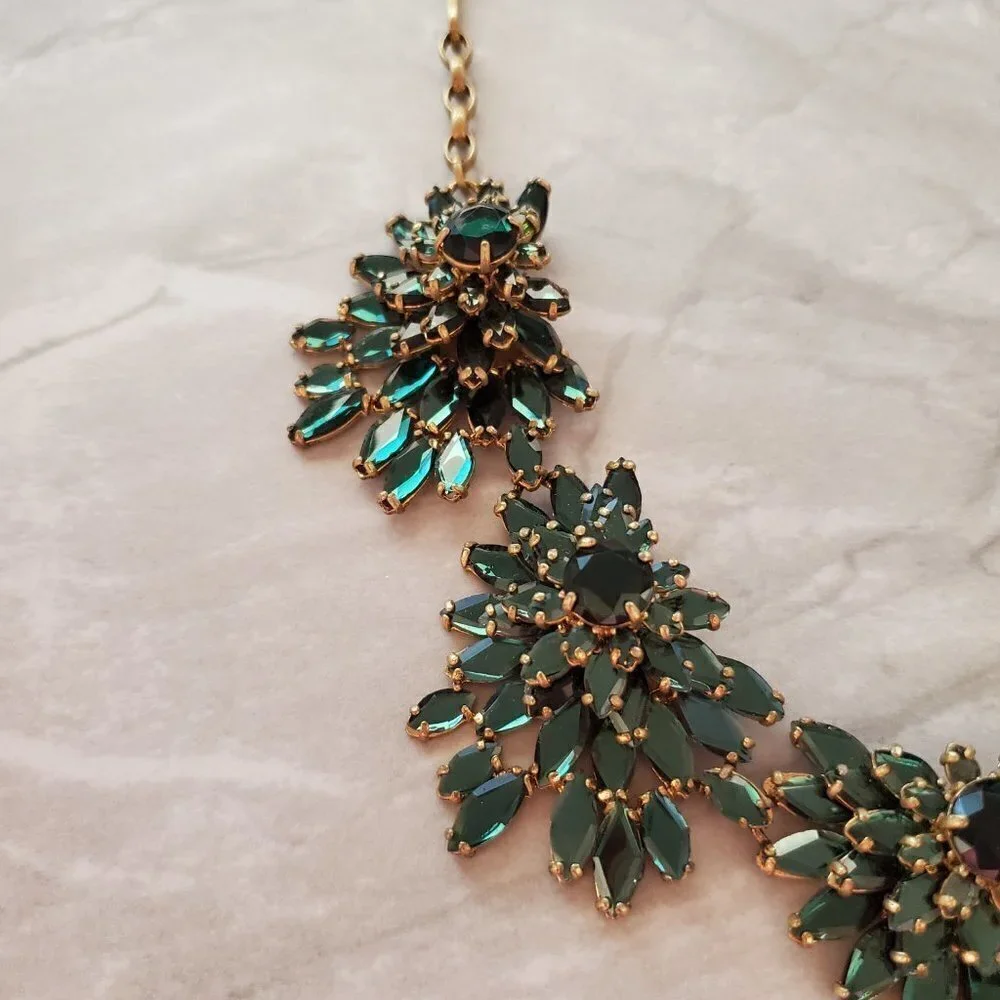 🎄 J.Crew Emerald Stacked Cluster Fan Rhinestone Crystal Statement Necklace 🎄 - Picture 6 of 14